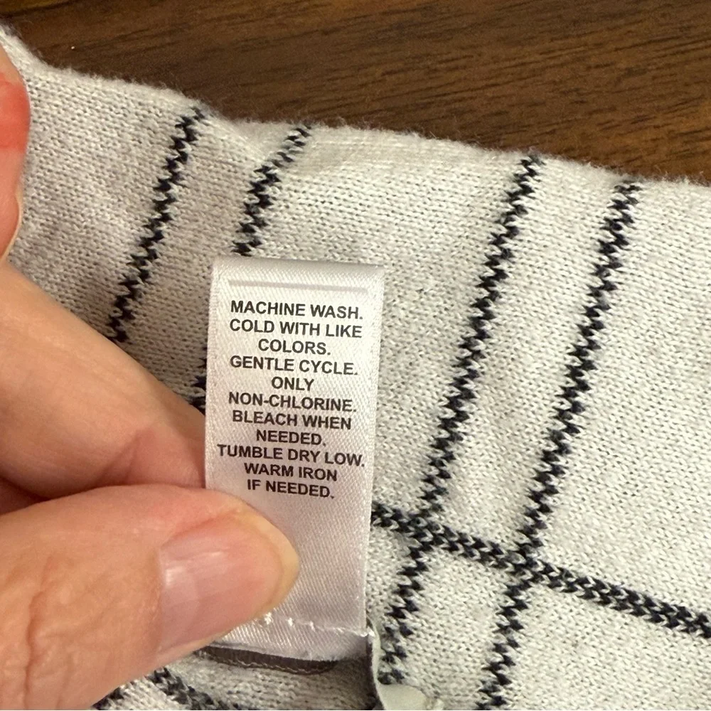 EST. 1946 Plus 26/28W Black White Windowpane Knit Open Front Vest Layer - Picture 7 of 8